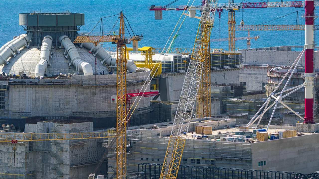 Akkuyu'da reaktör binasının kubbesine yeni montaj