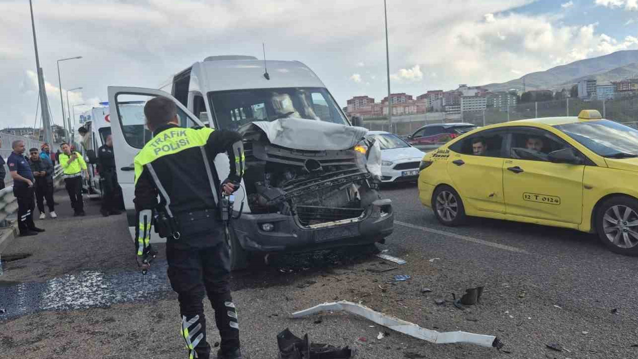 Bingöl’de zincirleme kaza: 3 yaralı
