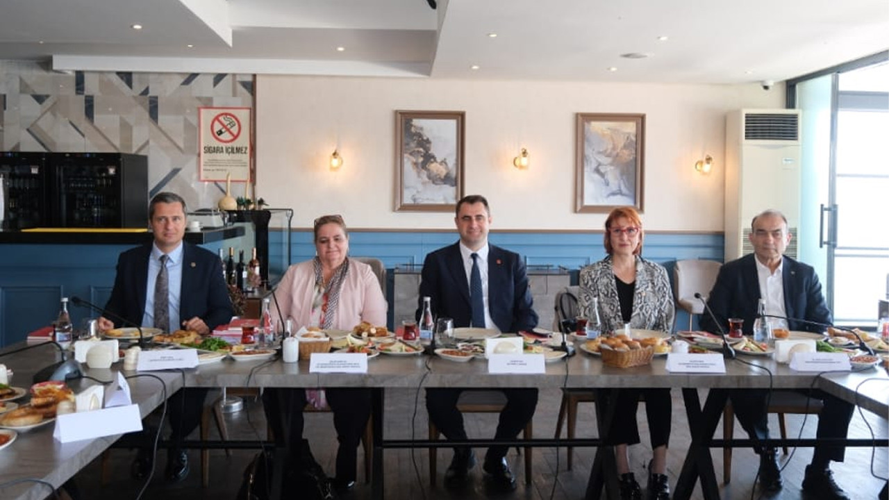 CHP’den İzmir iş dünyasının aktörleriyle ekonomi zirvesi