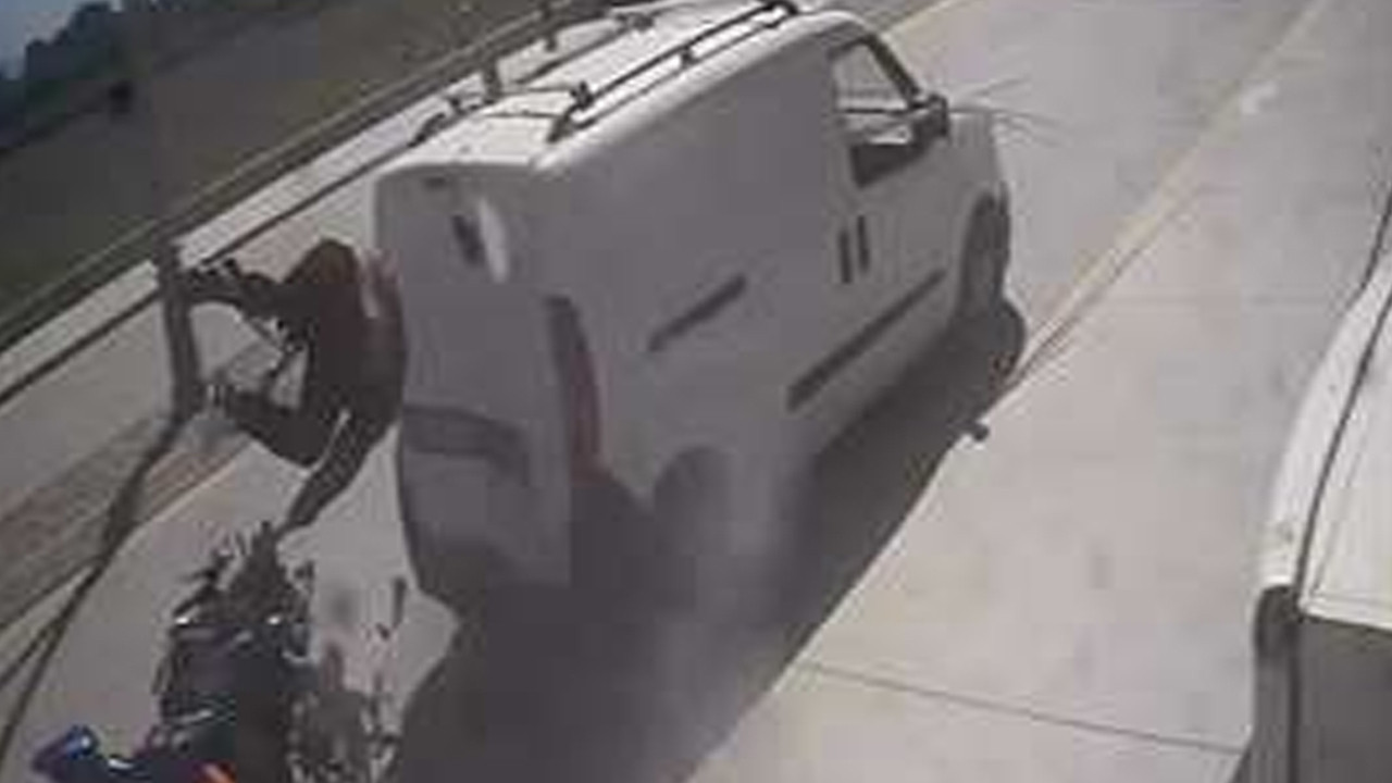 Muğla Datça'da motosiklet kazası: Park halindeki araca çarptı