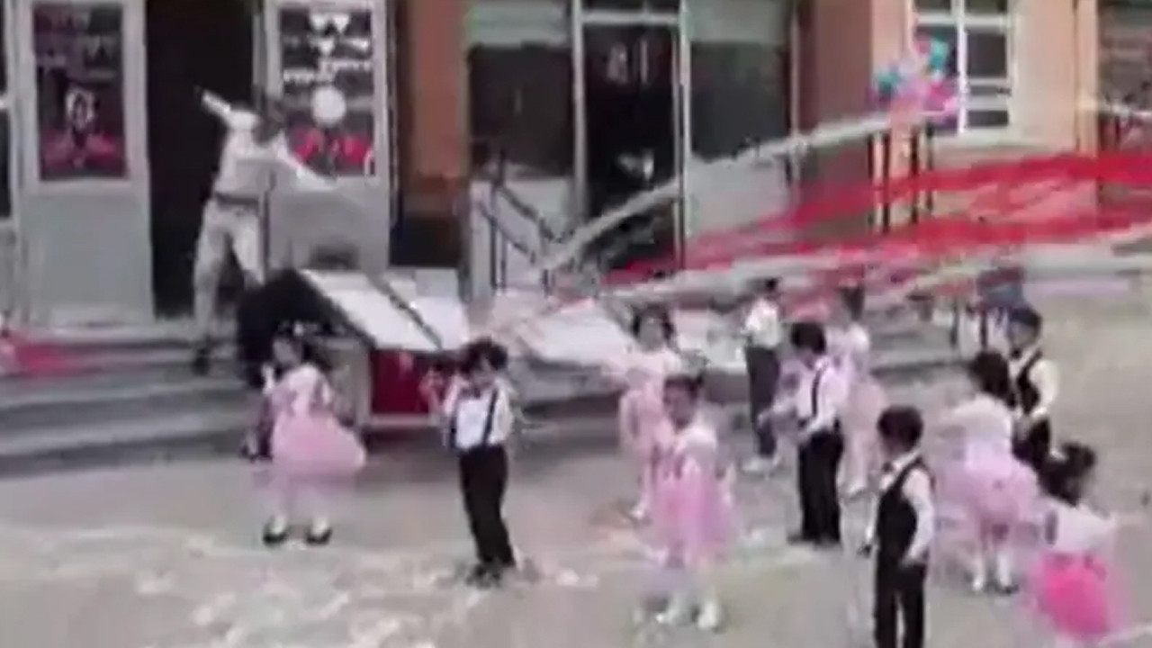 Öğrencilerinin gözü önünde talihsiz kaza... Bahçedeki etkinlik hastanede noktalandı