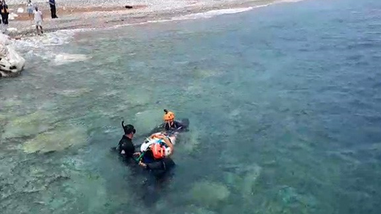 Ölüm kalım savaşı verdi: Antalya’da kayalıklardan düşen şahıs için alarm verildi