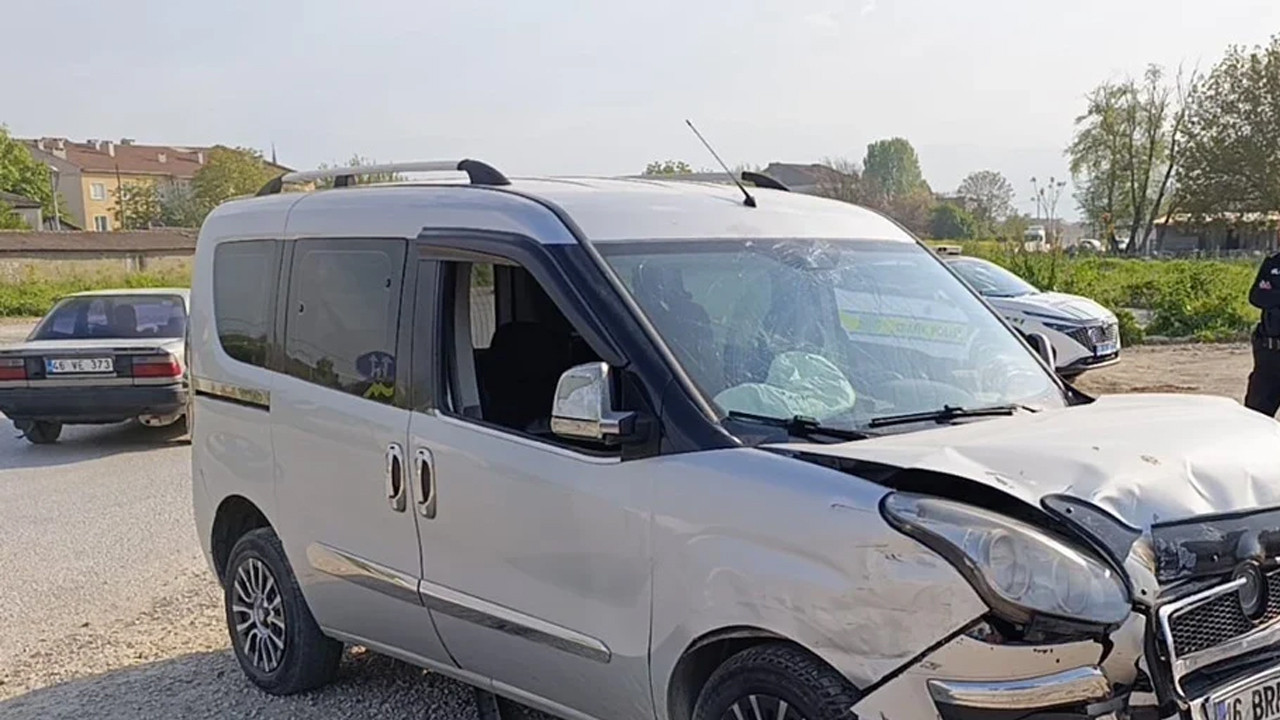 İnegöl’de korkutan çarpışma: Ara sokaktan çıktı, ortalık savaş alanına döndü