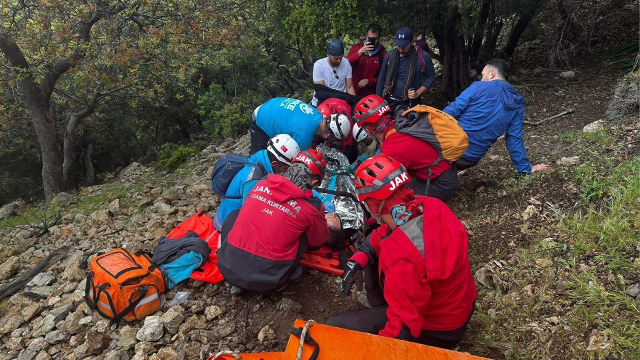 Fethiye’de kurtarma operasyonu: Ayağı kırılan kişi kurtarıldı