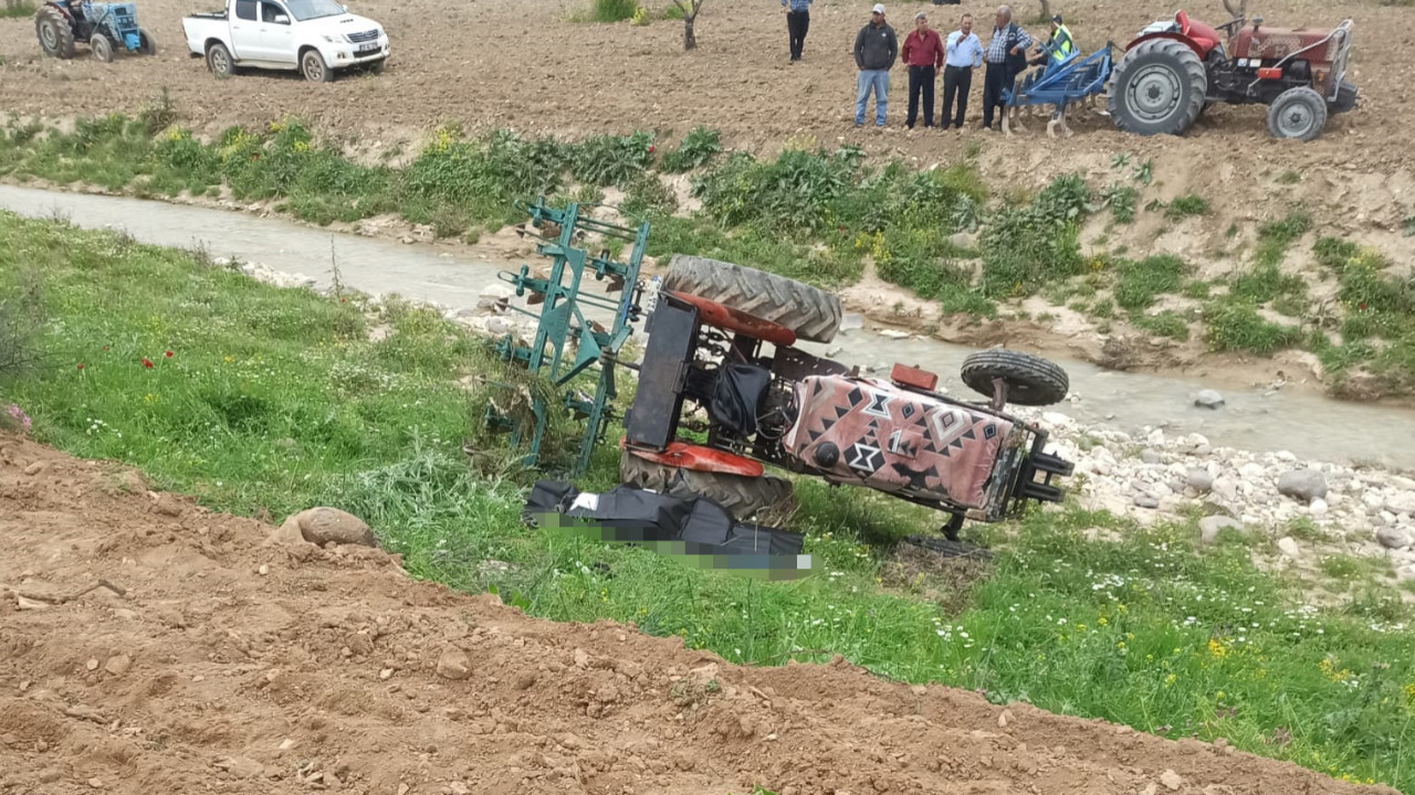 Kilis'te devrilen traktörün sürücüsü hayatını kaybetti