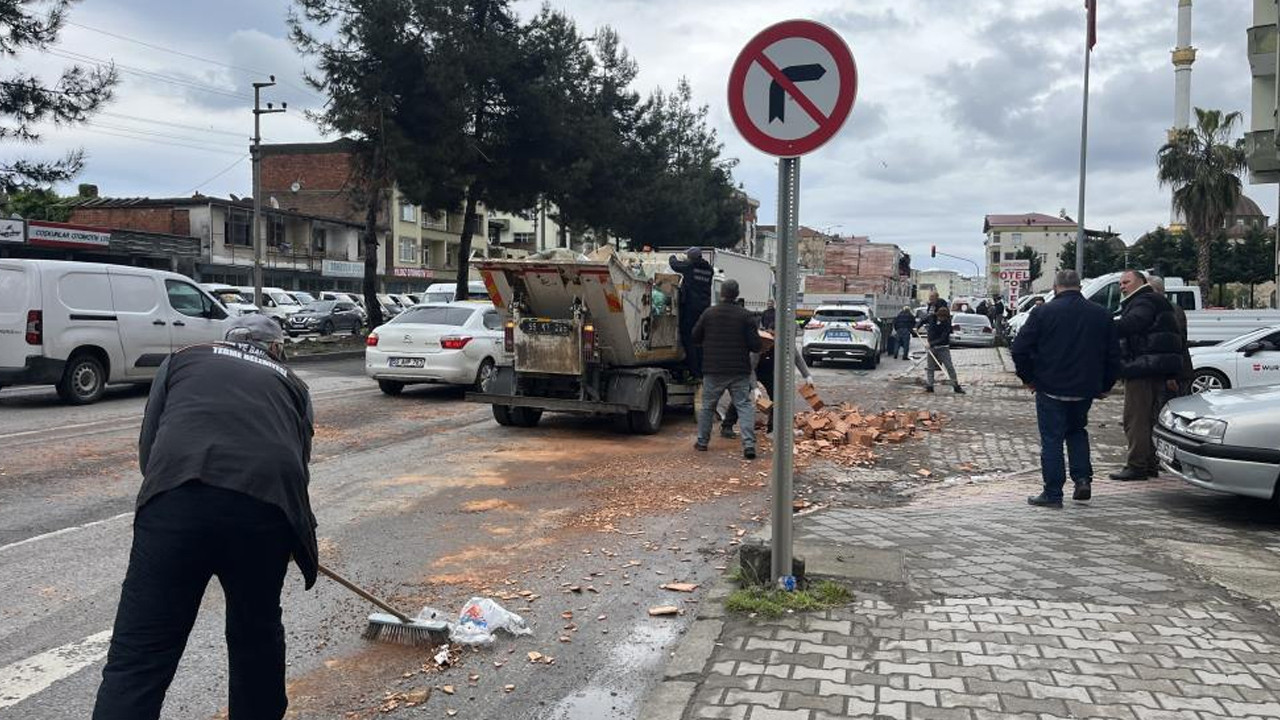 Samsun’da zincirleme kaza: Kadına çarpan araç sonrası tuğlalar yola döküldü, karı koca yaralandı