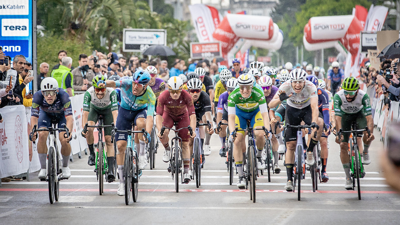 TUR 2026’da nefes kesen sprint: İtalyan bisikletçi hasreti bitirdi