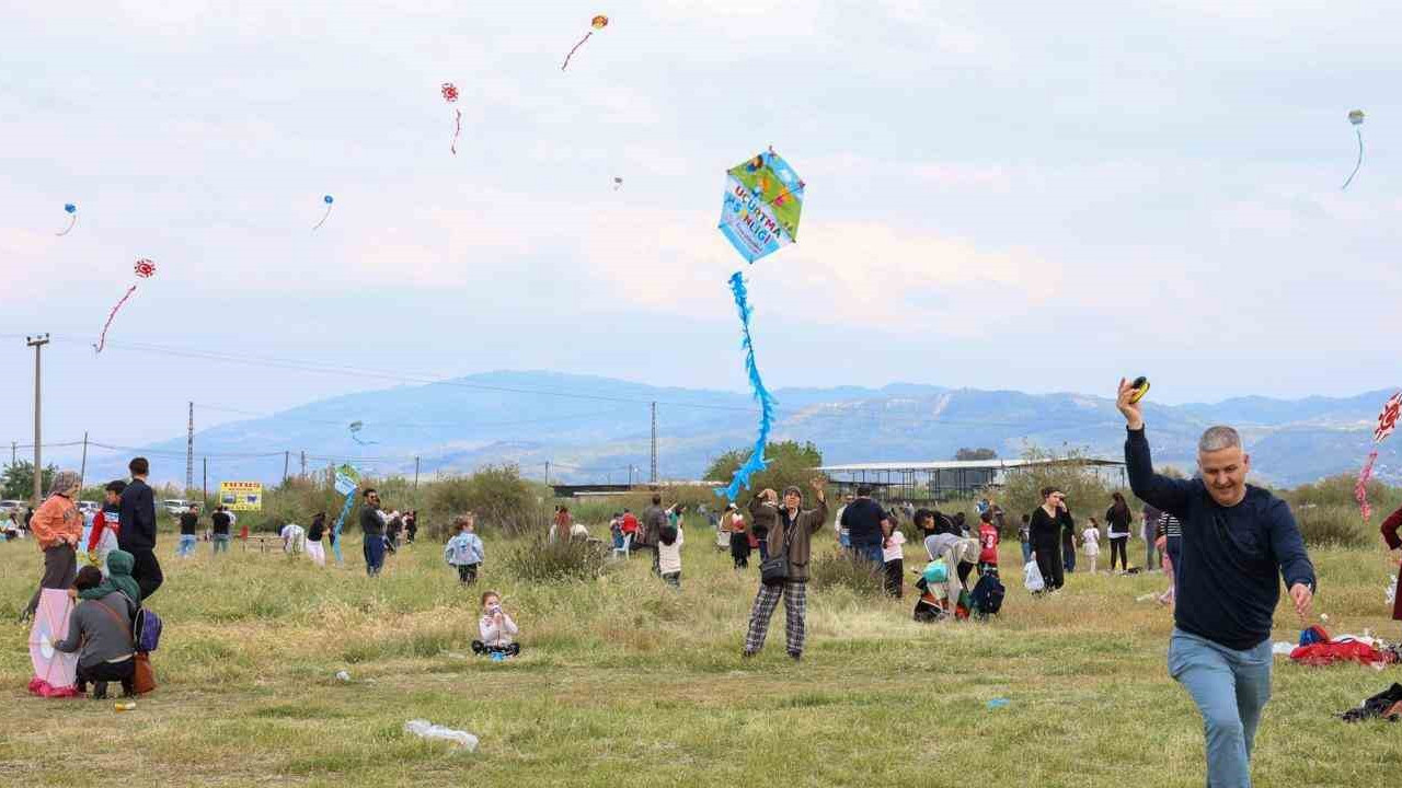 Aydın’da uçurtmalar gökyüzünü rengarenk yaptı