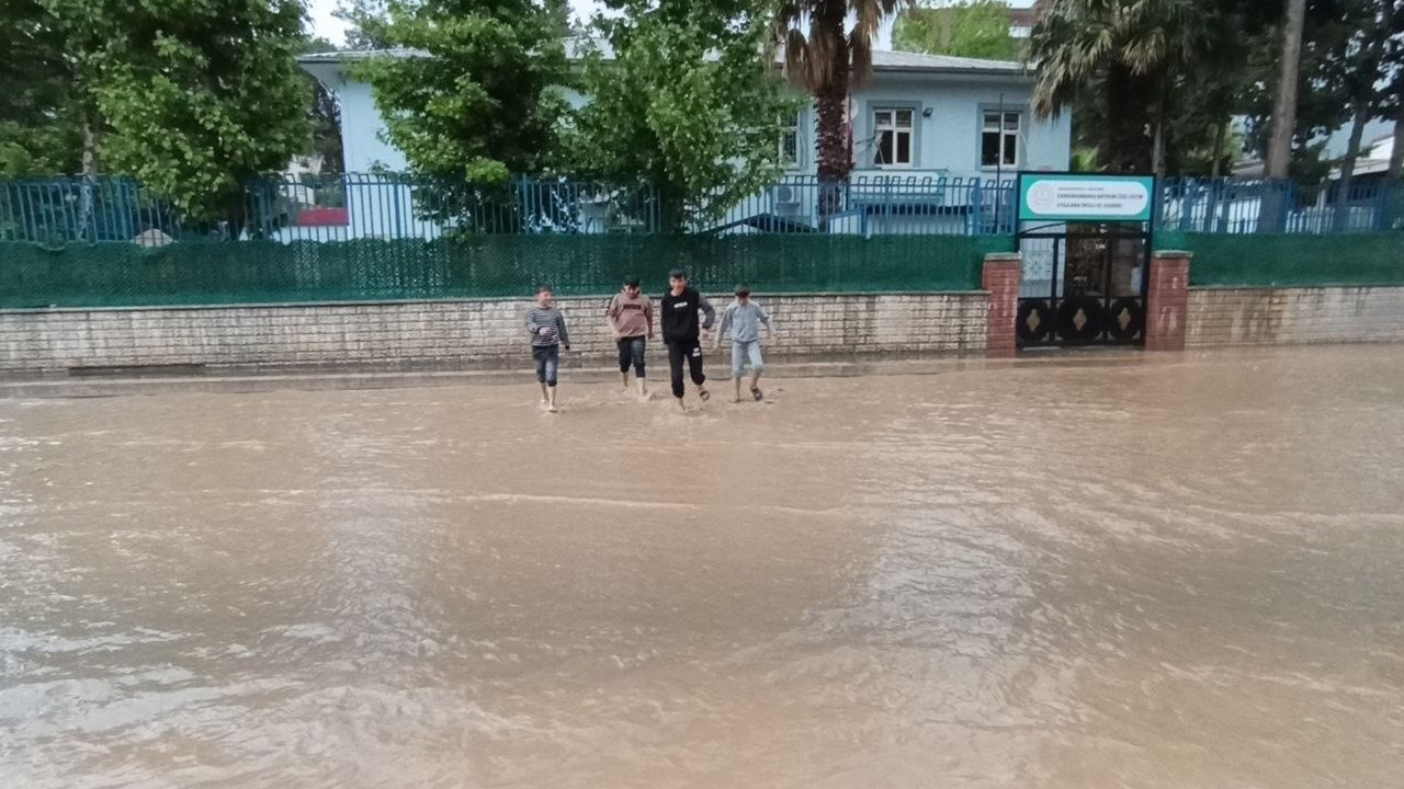Kahramanmaraş’ta sağanak yağış etkisini gösterdi