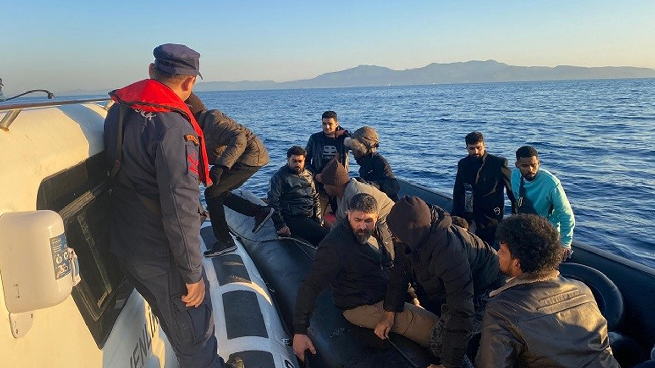 Kuşadası'nda faciadan dönüldü: 18 kaçak göçmen kurtarıldı