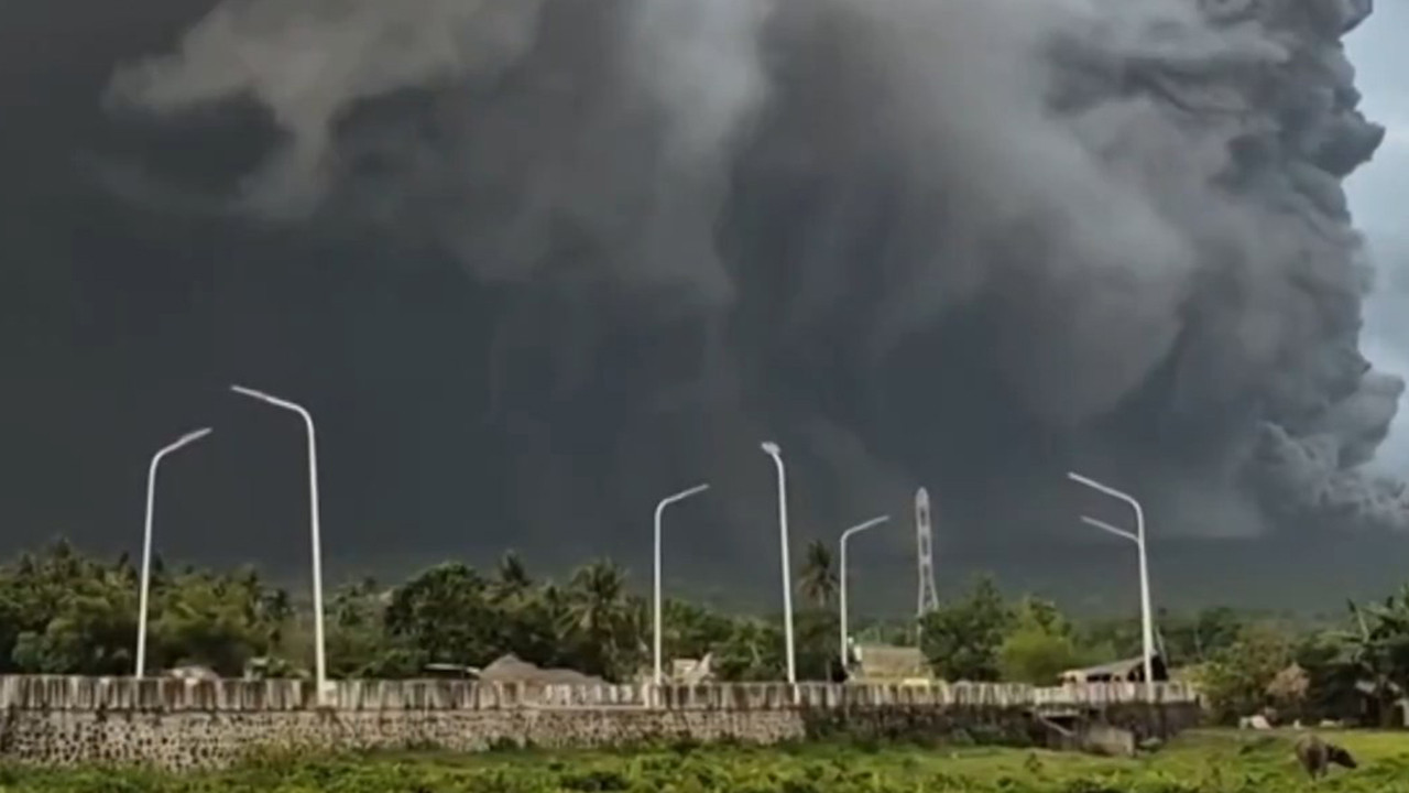 Mayon Yanardağı patladı... Filipinler'de panik