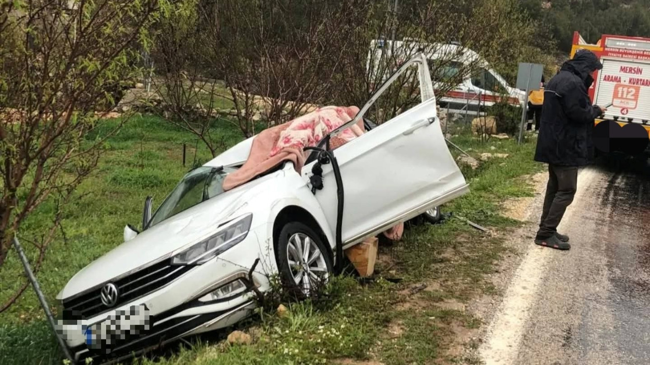 Mersin’de otomobil tırla çarpıştı: 1 Ölü, 2 Yaralı