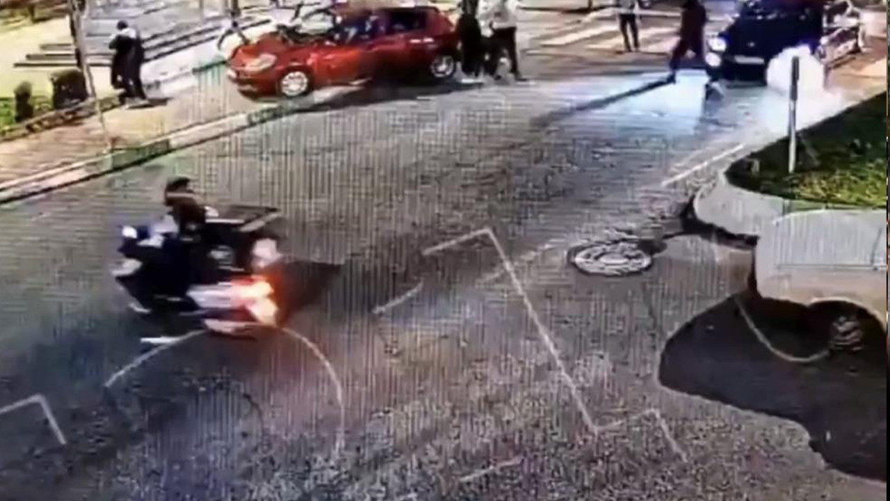 Otomobilin yayaya çarpma anı güvenlik kamerasında: 1 ölü