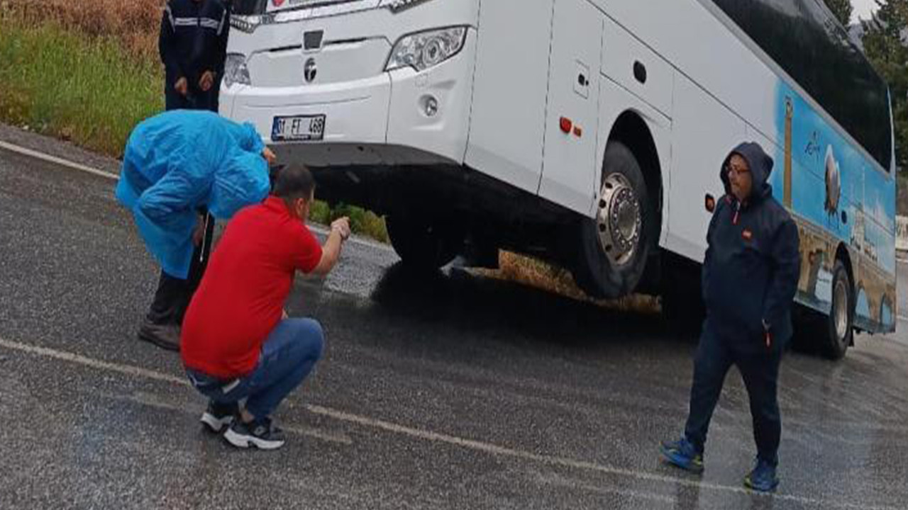 Tur otobüsü şarampole kaydı