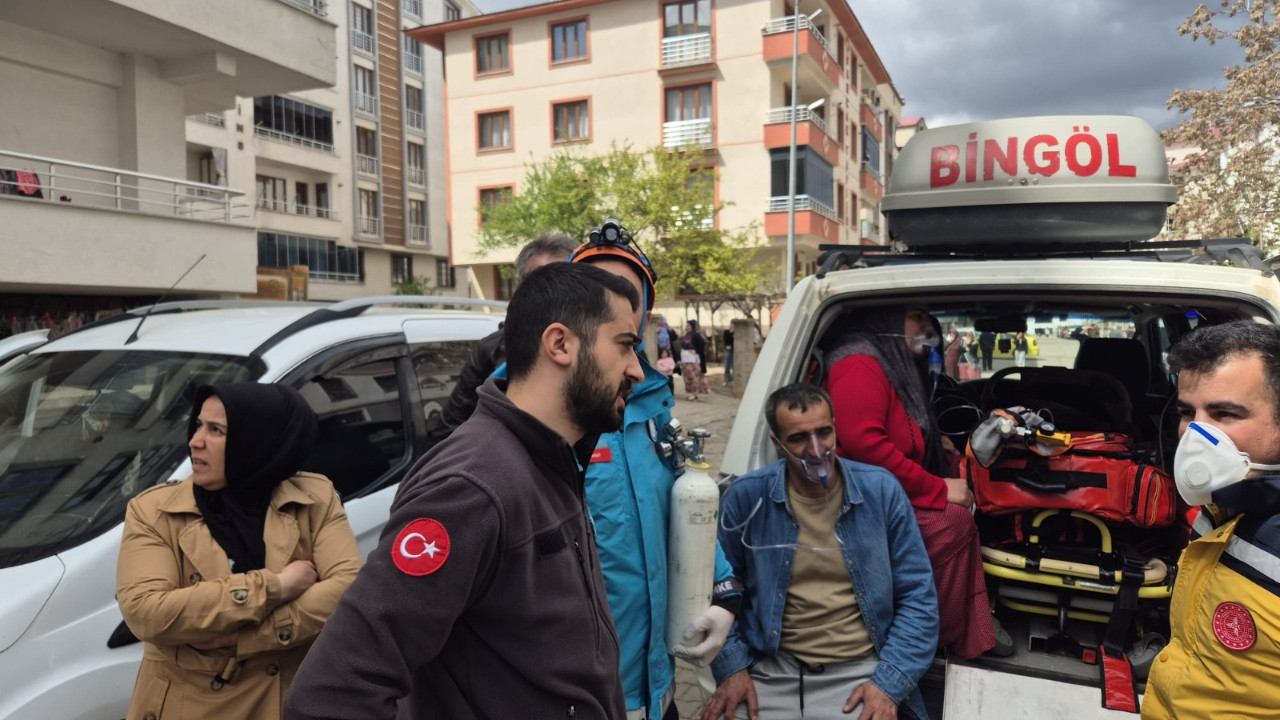 5 katlı binada yangın: 13 kişi dumandan etkilendi