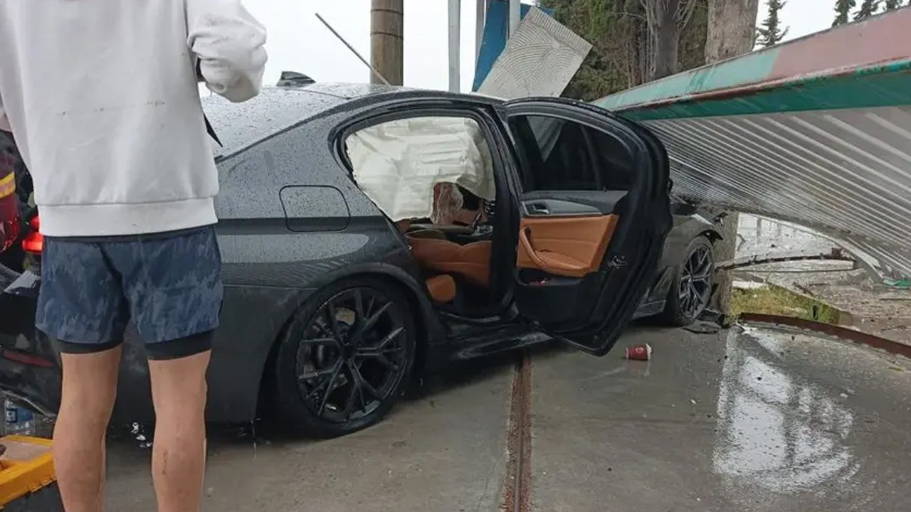 Burdur’da otomobil yoldan çıktı: 2 yaralı var