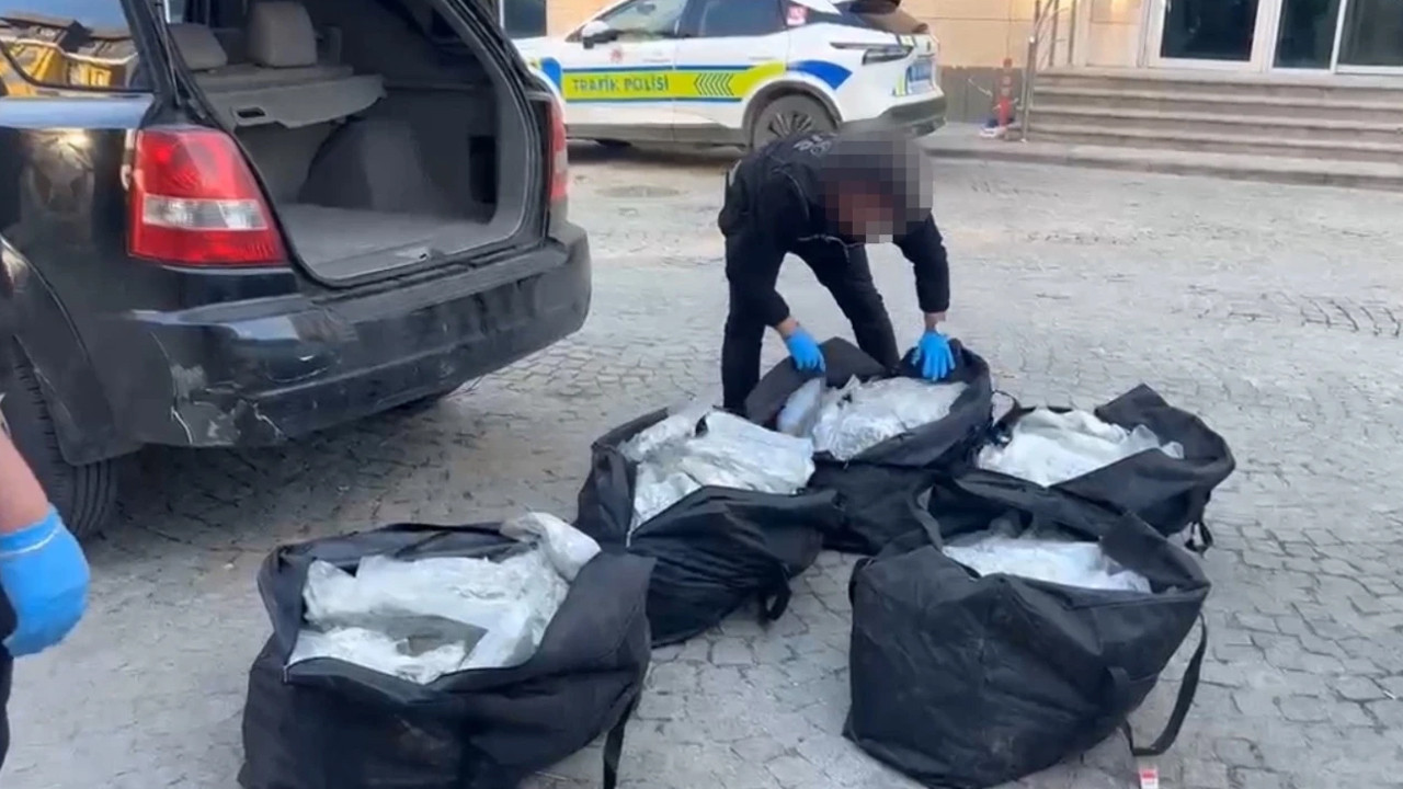 Edirne’de Moldova plakalı araçta 90 kilo uyuşturucu ele geçirildi