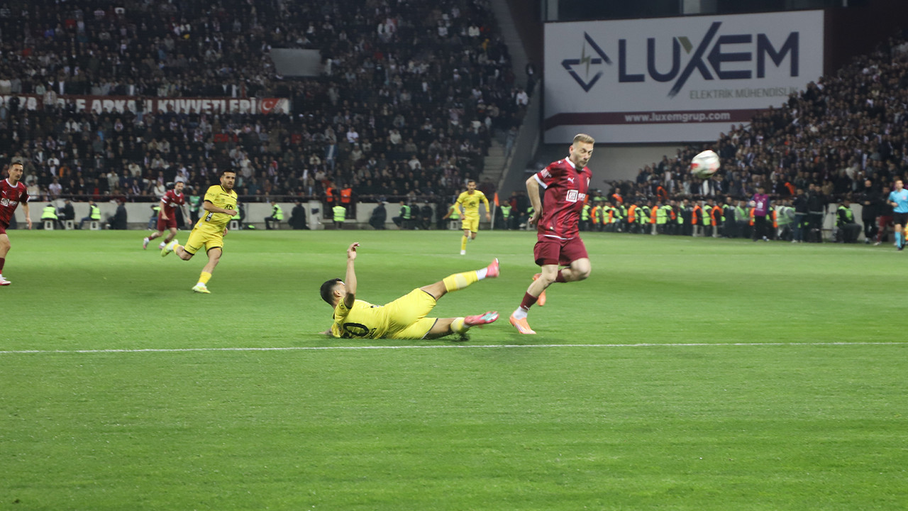 Elazığspor Adana 01 FK'yı eleyerek finalde Muğlaspor'un rakibi oldu