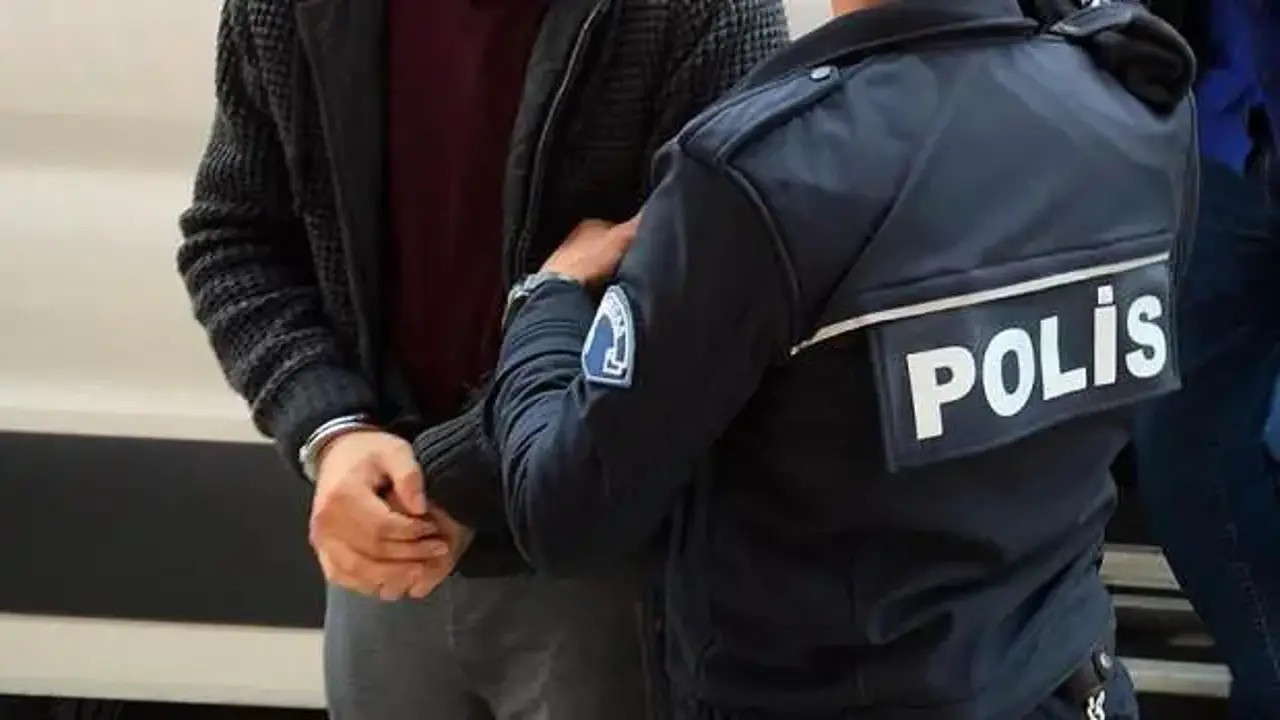 Firari FETÖ'cü banyodaki gizli bölmede yakalandı