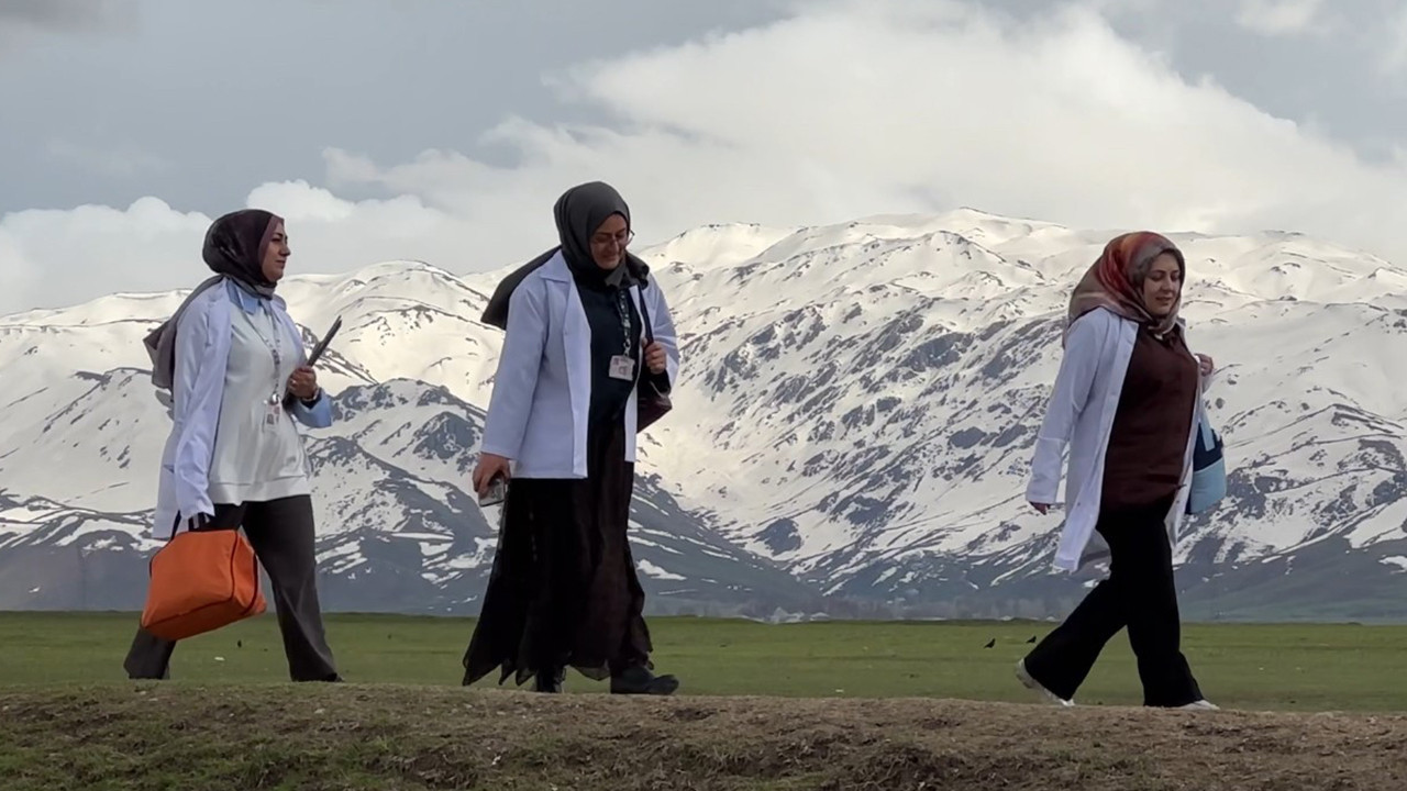 "Her gebeye bir ebe": Hakkari’nin en uzak köylerinde hayat kurtaran ziyaretler
