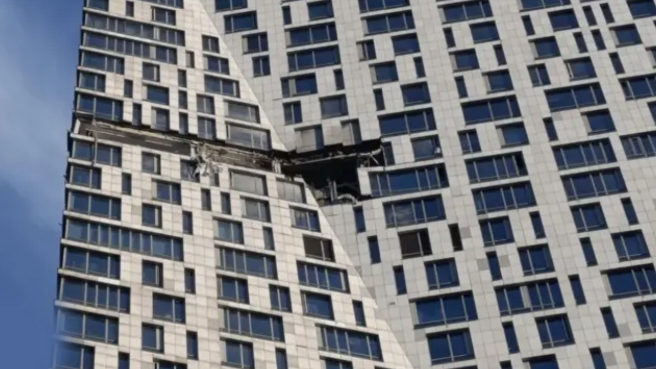 Moskova'da çok katlı binaya İHA isabet etti