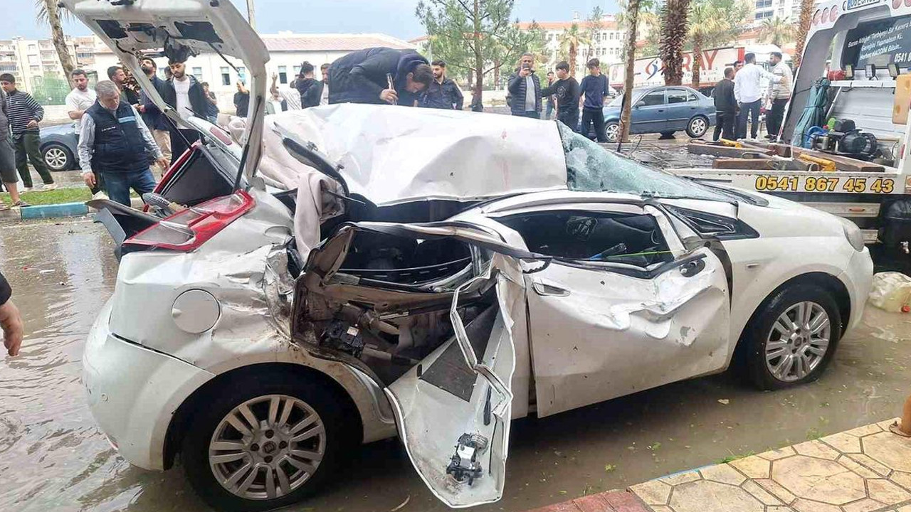 Şanlıurfa’da güneş enerjisi paneli otomobilin üzerine düştü: 1 kişi hayatını kaybetti