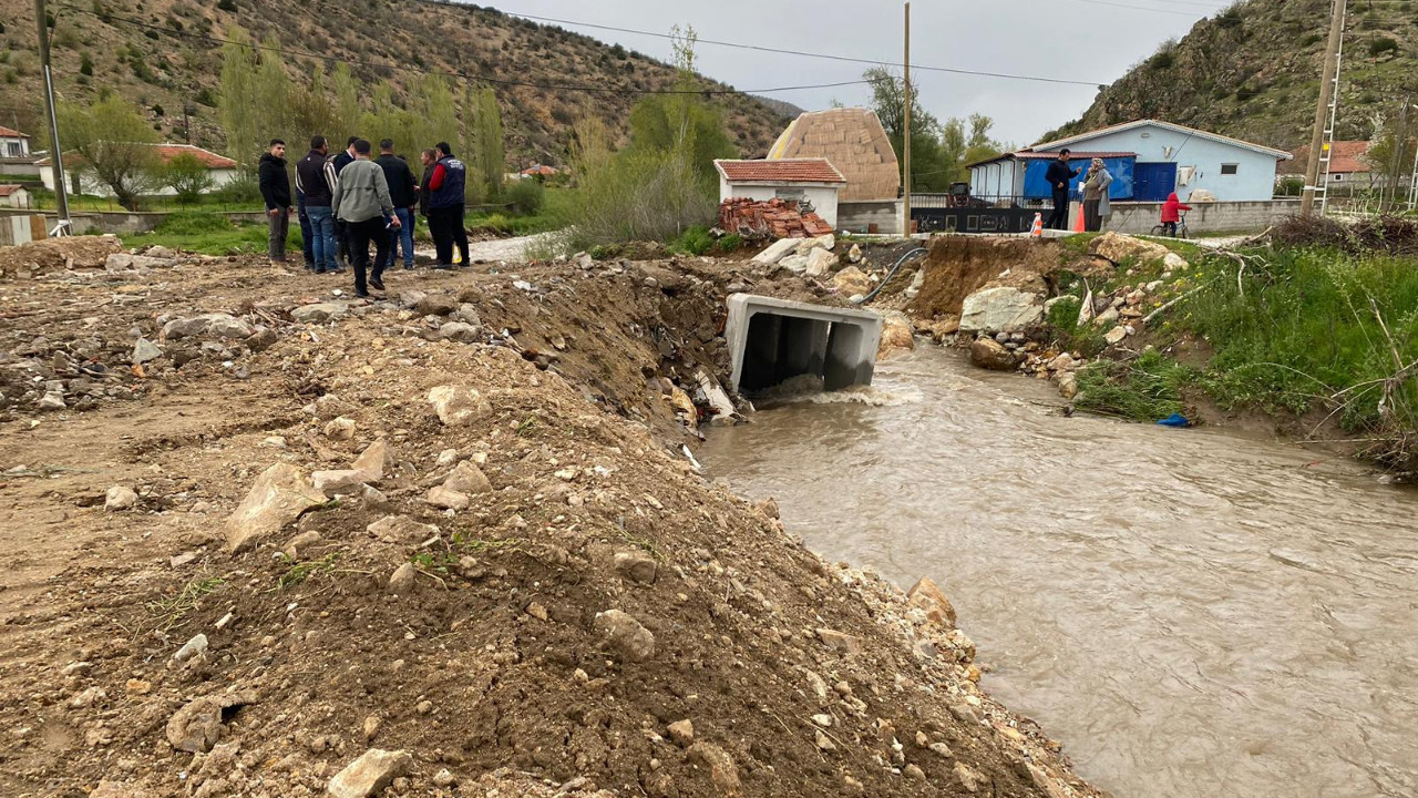 Yozgat’ta sağanak felaketi: Alternatif köprü de çöktü