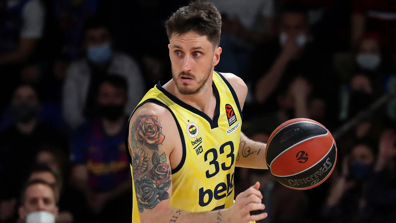 Achille Polonara basketbola veda etti