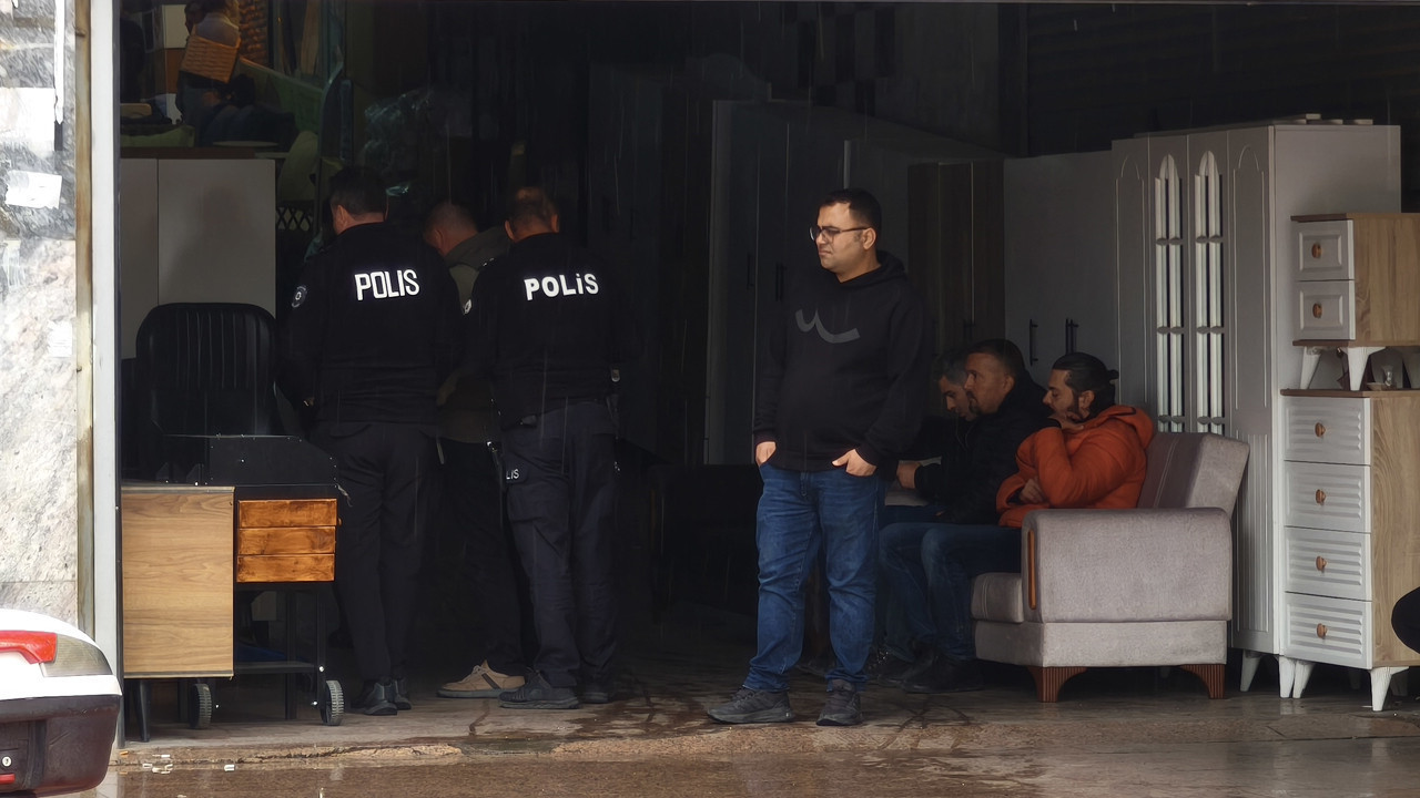 Adana’da iş merkezinde dehşet anları: Arkadan yaklaşıp vurdu
