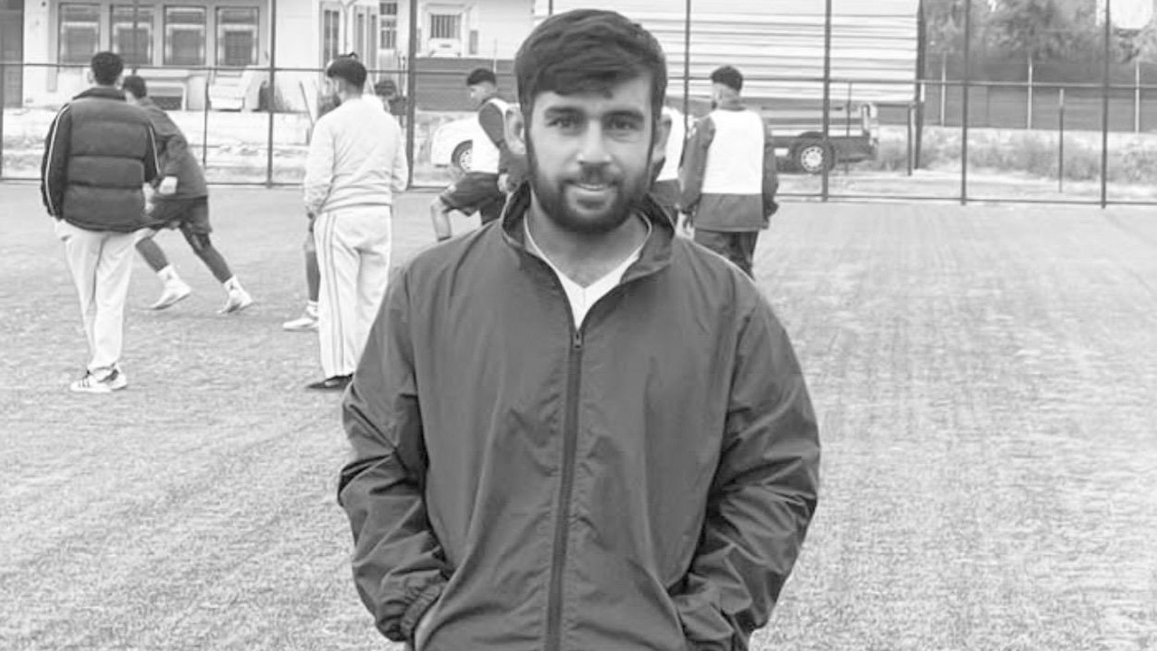 Amatör futbolcu hayatını kaybetti: Emniyet şeridi ölüm tuzağı oldu