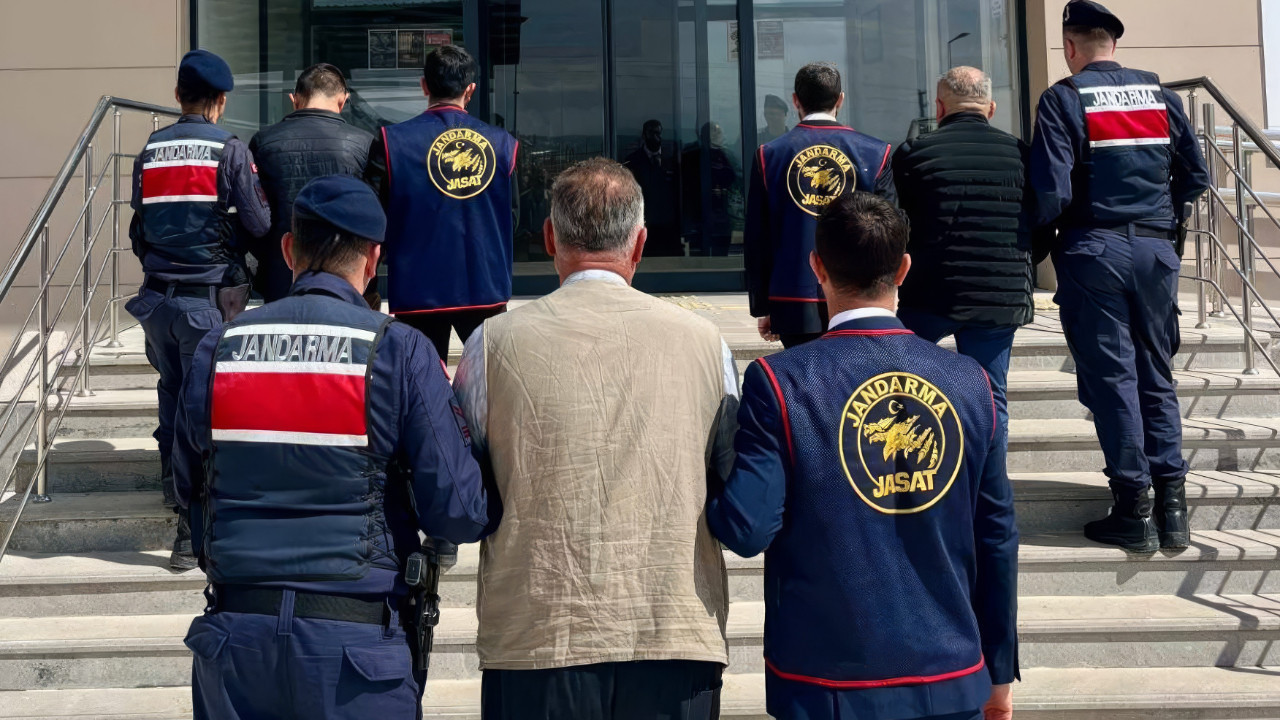 Hırsızlıktan aranan 3 hükümlü yakalandı