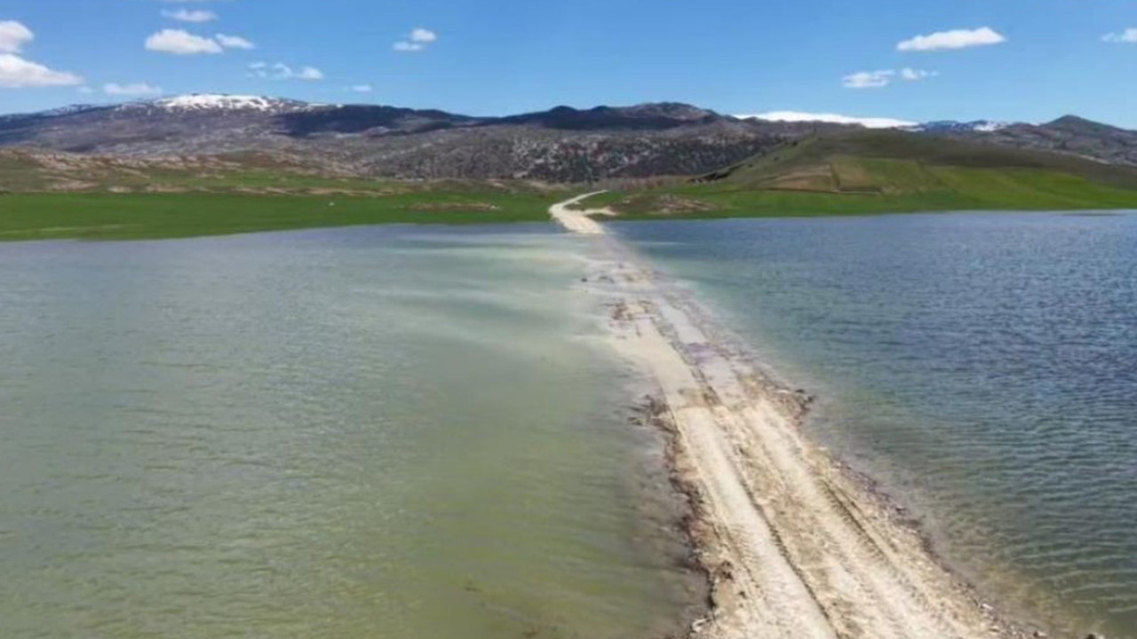 Sivas'ta nehirler taştı, yollar kapandı: 20 köyün grup yolunda ulaşım felç