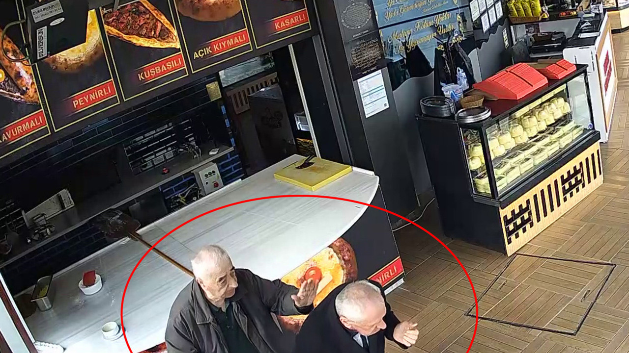 Soluk borusuna ekmek kaçan müşteri heimlich manevrasıyla kurtarıldı