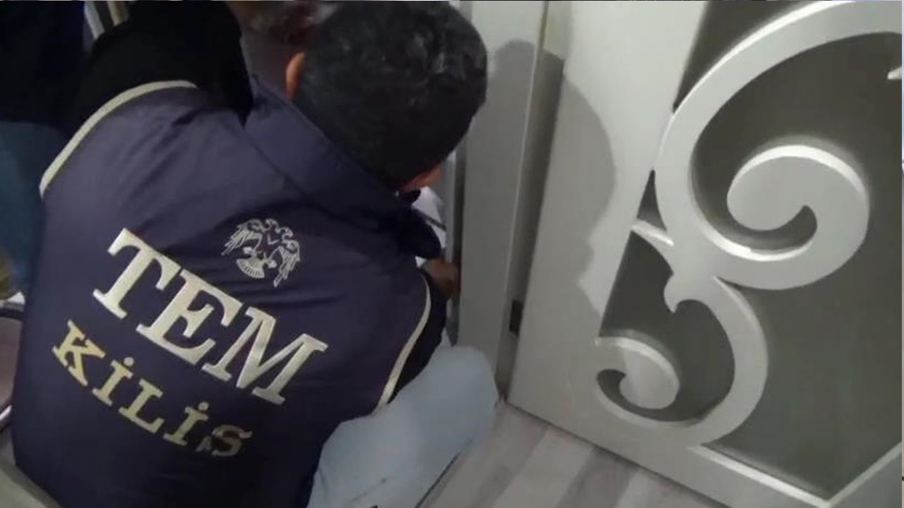 Terör örgütü FETÖ hükümlüsü gizli bölmede yakalandı