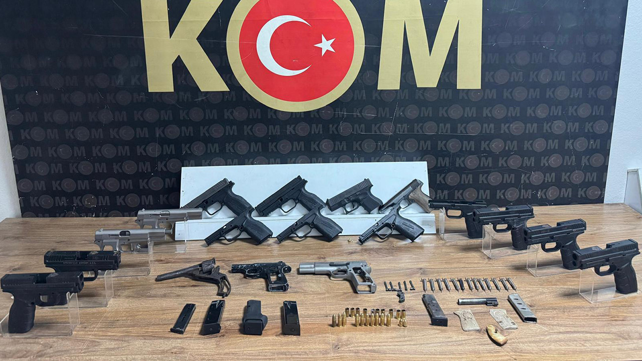 Kaçakçılar kıskıvrak yakalandı: Mini cephanelik basıldı