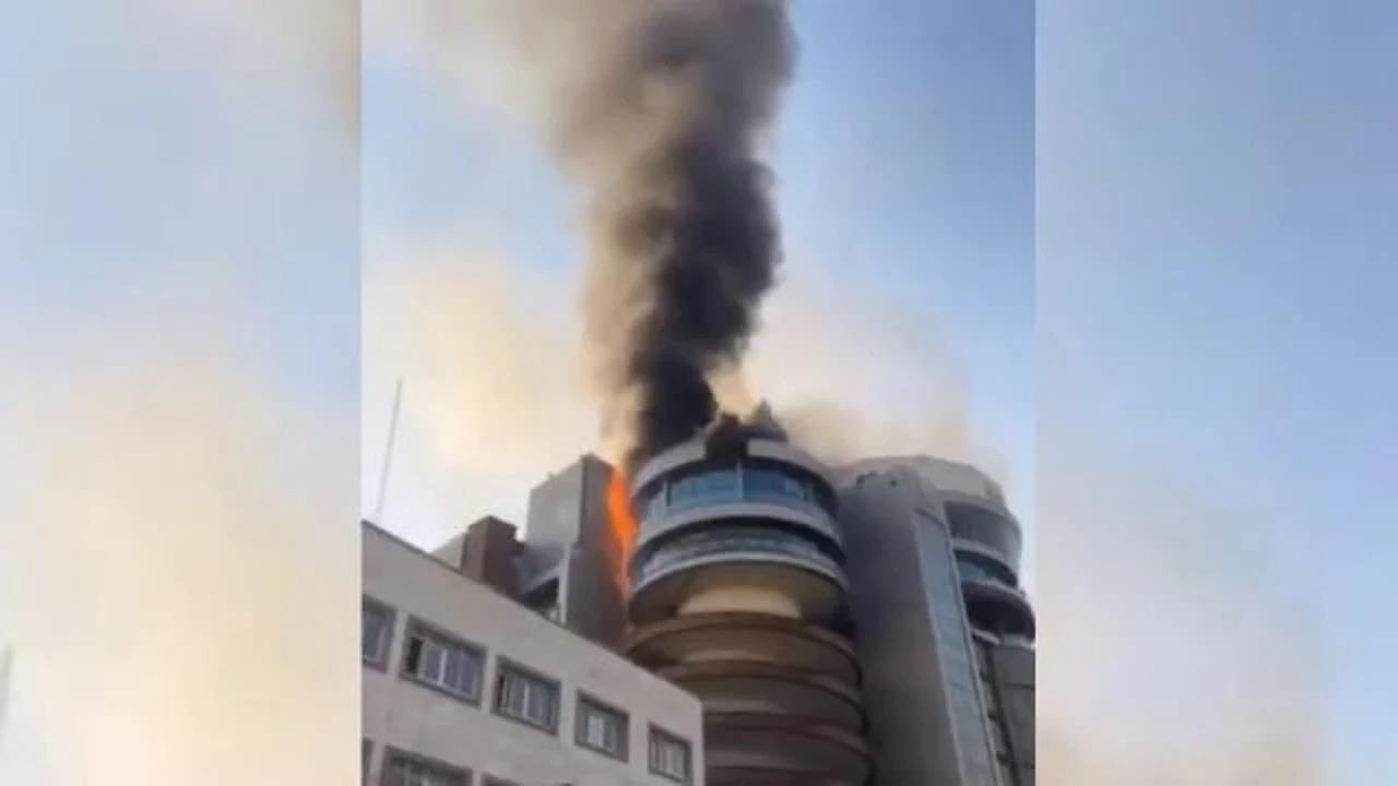 Tahran’da AVM yangını: 8 kişi hayatını kaybetti