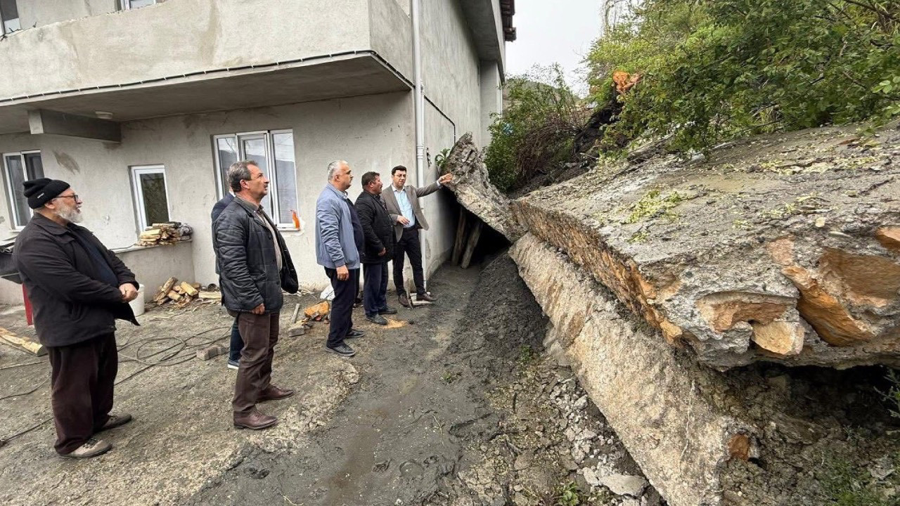 Tokat'ta sağanak yağış sonrası toprak kayması