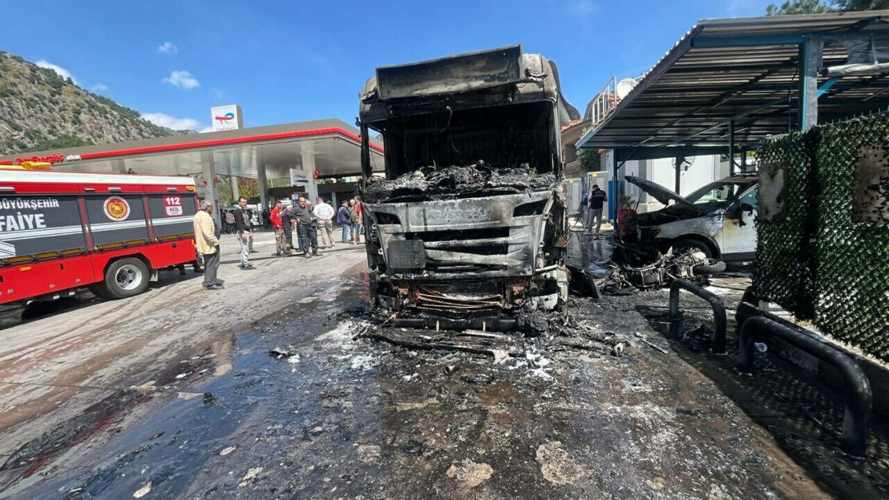 Akaryakıt istasyonunda korku dolu anlar: Mazot tankeri alev aldı