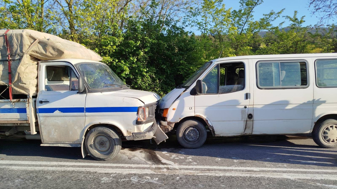 Bilecik’te 2 araç kafa kafaya çarpıştı 1 yaralı