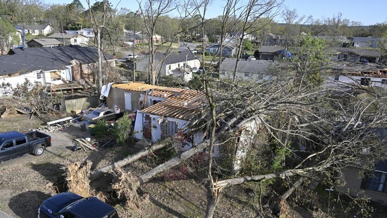 Mississippi’de kasırga dehşeti: 500 ev harabeye döndü