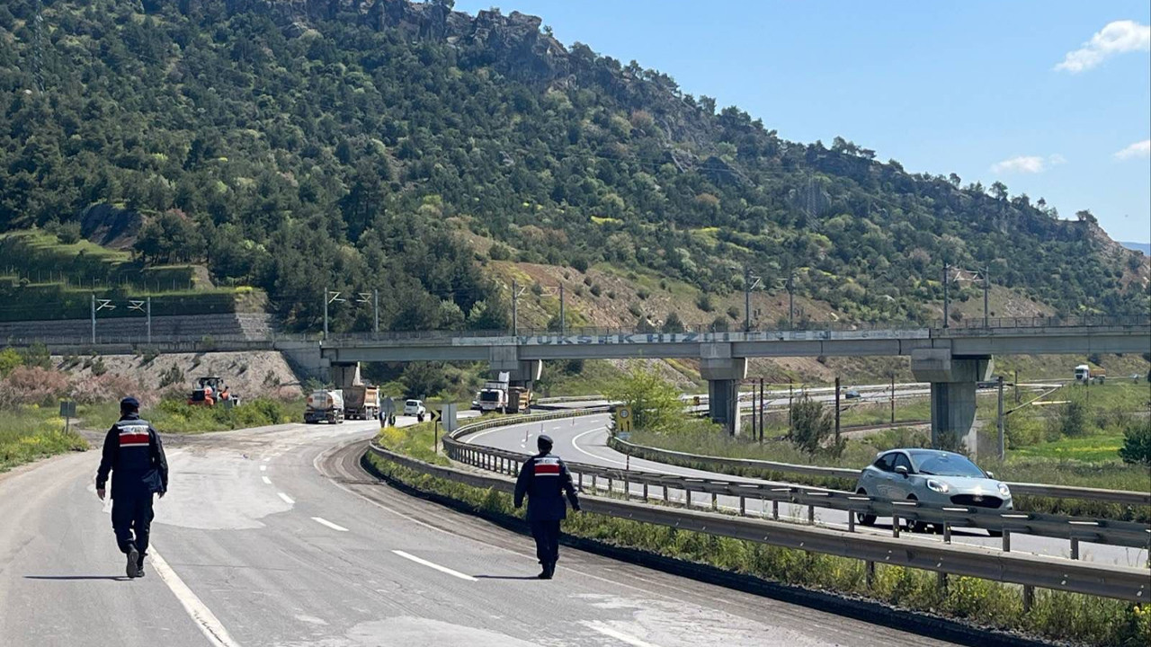 Sürücüler dikkat! Bilecik’teki o yolda trafik 1 ay tek şeritten verilecek