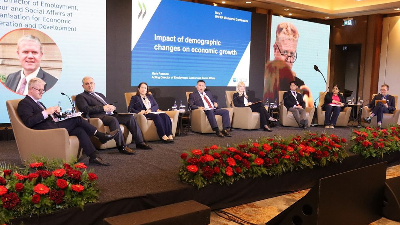 Üsküp'te "Değişime Öncülük Etmek" Konferansı devam ediyor