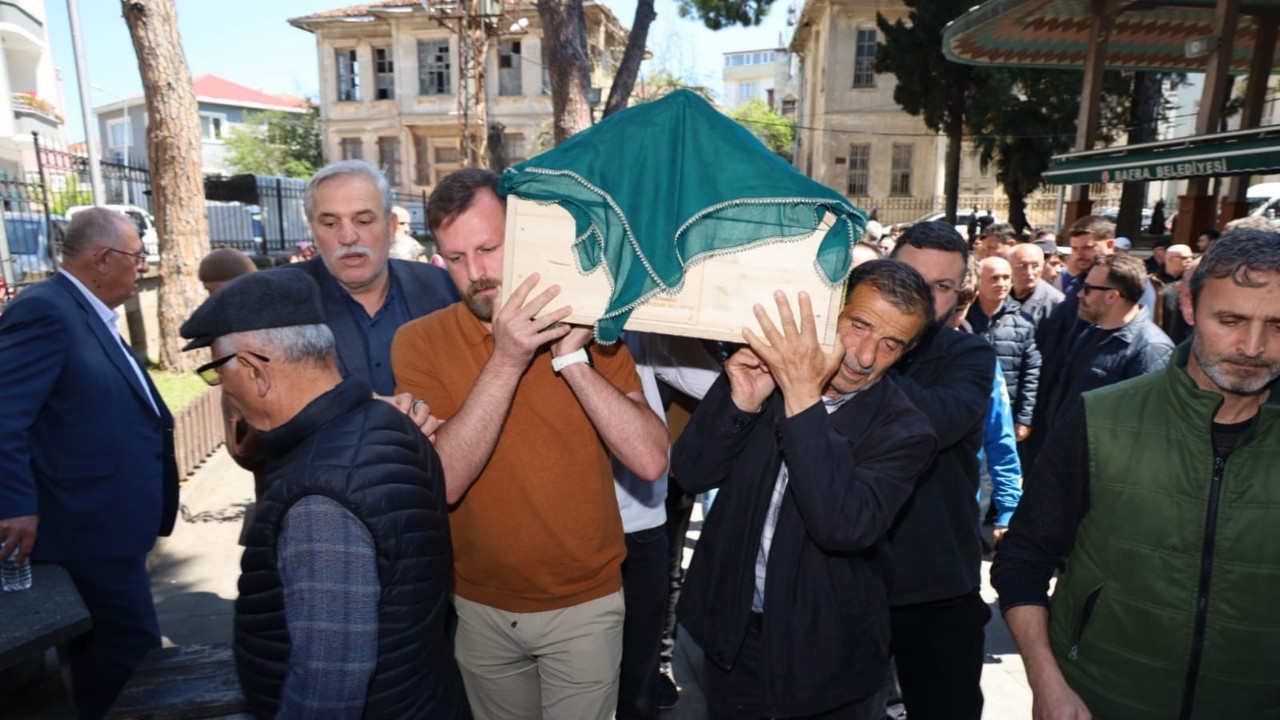 17 yaşındaki Ela’ya veda: Babanın tabut başındaki görüntüsü yürek dağladı