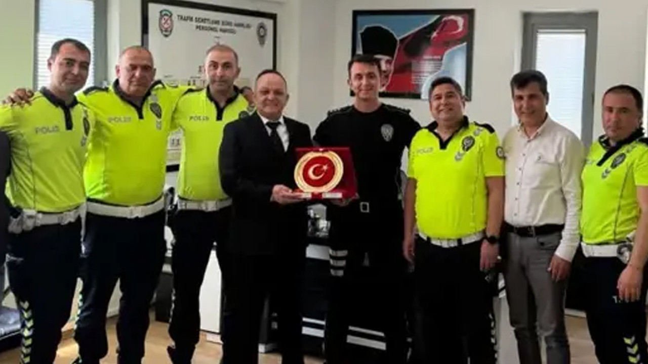 30 yıllık trafik polisinden duygulandıran veda