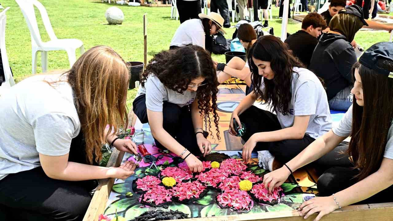 Antalya’da 130 bin çiçekle görsel şov