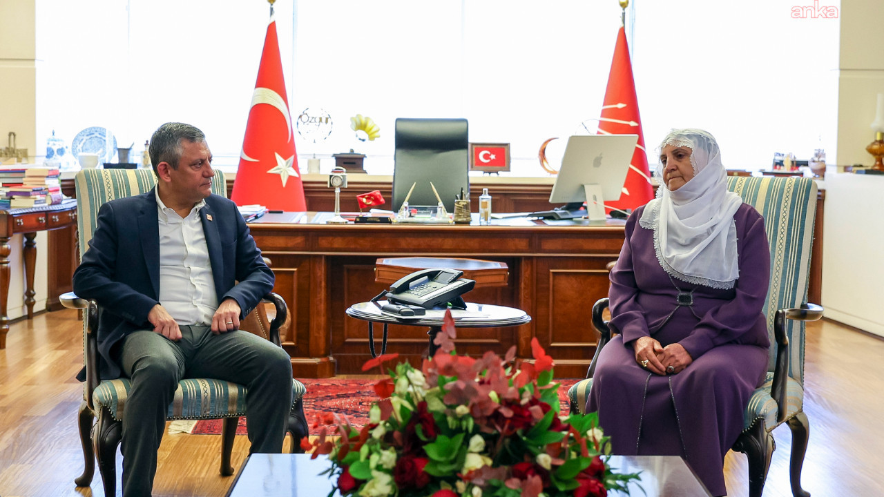 Barış Anneleri’nden Özgür Özel’e ziyaret