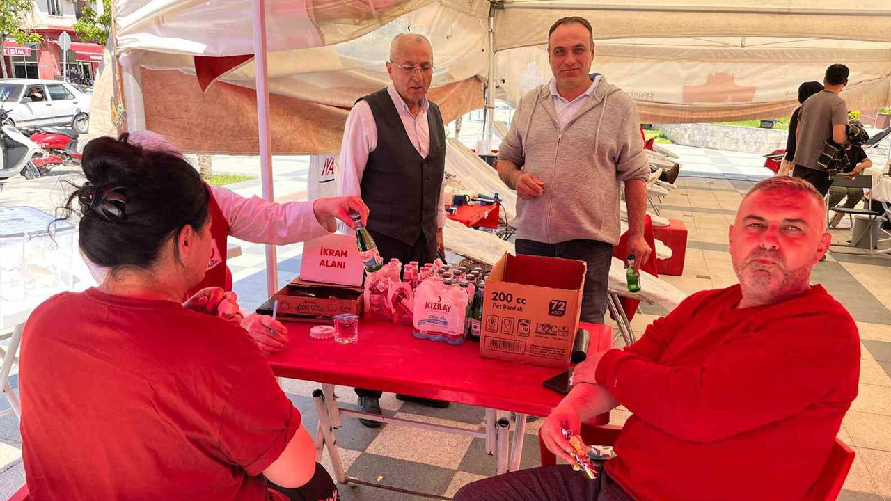 Öğrenciler ailelerini ikna etti, veliler kan verdi