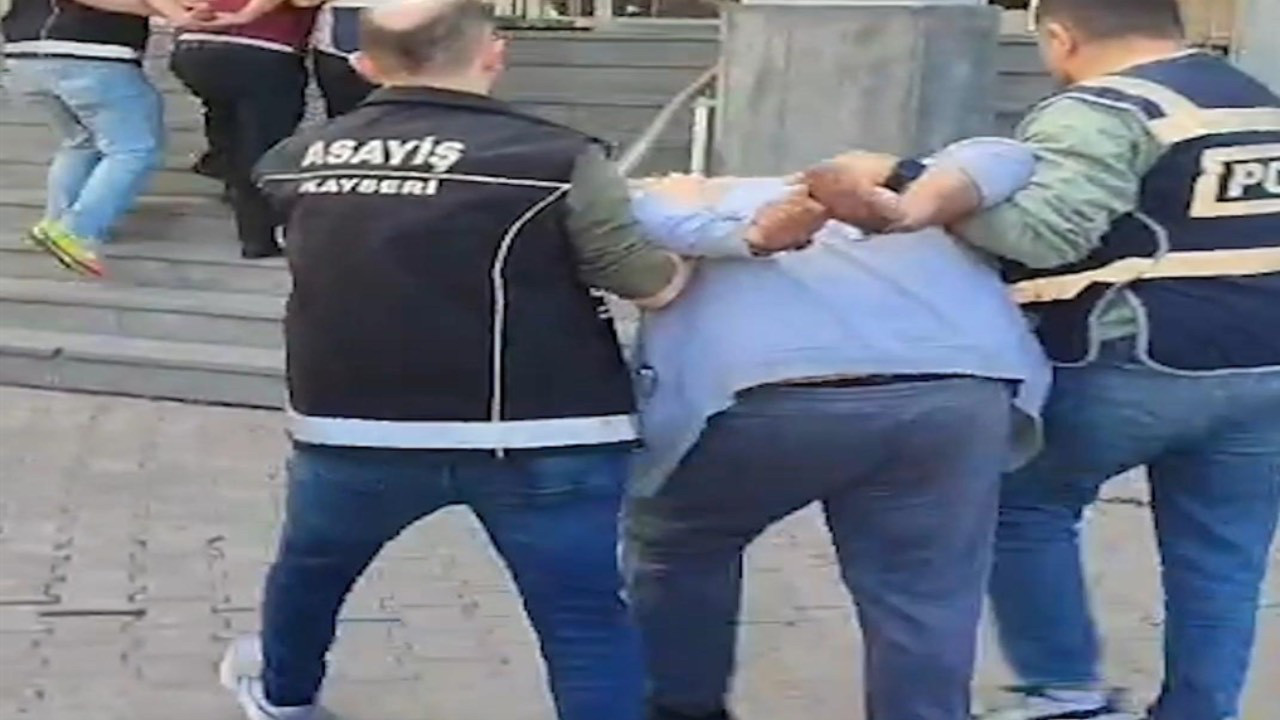 30 yıl hapis cezasıyla aranan 2 hükümlü yakalandı