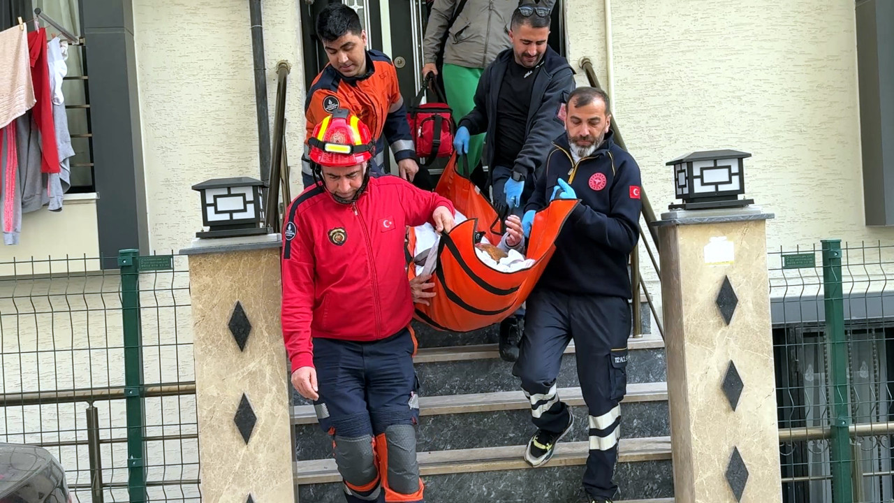 89 yaşındaki kadından haber alınamadı; ekipler kapıyı kırarak ulaştı