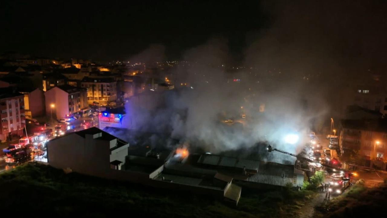 Arnavutköy’deki fabrika yangın